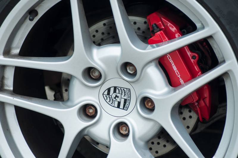 la solution de remplacement de freins en céramique option sur porsche cayman, 911, spyder ou boxter - Puteaux 92 Haut de Seine
